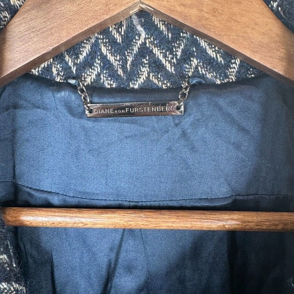 Diane Von‎ Furstenberg Trente Pea Coat Size 0 Navy/Tan Chevron Wool Mohair Blend - Picture 6 of 15